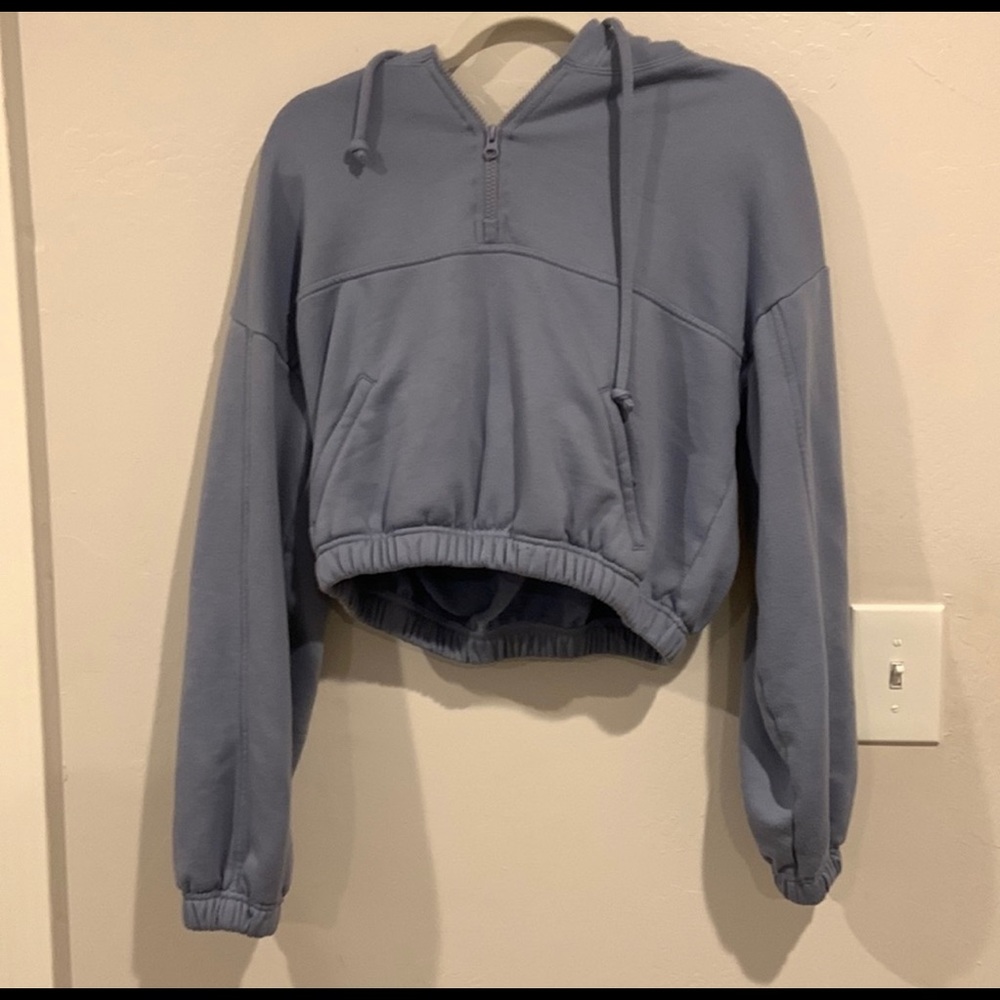 Cropped Alo hoodie